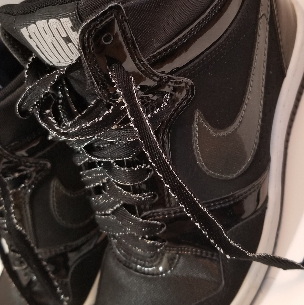 SOLD - Picture 3 of 12